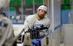 Никита Устиненко отметился ассистом в матче регулярного чемпионата ВХЛ