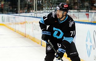 Павлович впервые в сезоне выйдет на лед в форме «зубров», Фурх вернулся в ворота: состав «Динамо» на матч с «Магниткой»