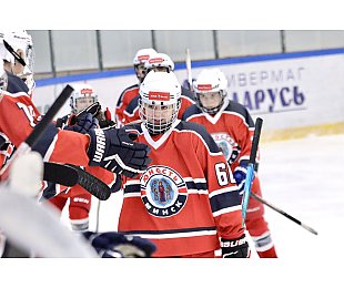 «Юность» и «Динамо-Джуниверс» сражаются за золото первенства школ в категории U15. Трансляция и онлайн решающего матча