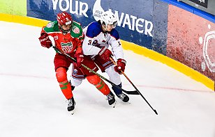 Беларусь U18 отыгралась с 0:2, но Иван Середа в овертайме принес победу «Юниору». Минчане захватили лидерство в финальной серии