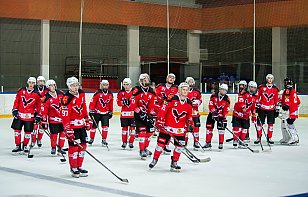 «Ястребы» подписали контракты с шестью хоккеистами